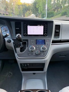 Used 2020 Toyota Sienna XLE image 25