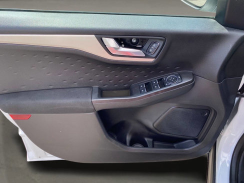 Used 2020 Ford Escape SE image 14
