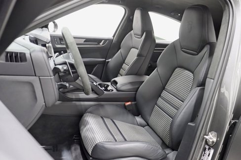 Used 2024 Porsche Cayenne S image 31