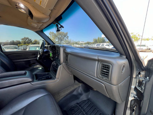 Used 2006 Chevrolet Silverado 2500 LT w/ Heavy-Duty Power Package image 65