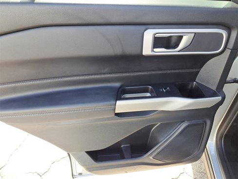 Certified 2022 Ford Explorer XLT image 7