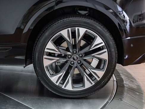 New 2025 Audi Q8 Prestige image 12