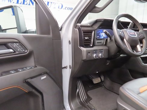 Used 2025 GMC Sierra 2500 AT4 image 61
