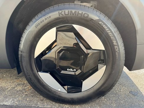 Used 2025 Kia EV9 Wind image 24