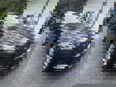 Used 2016 Jaguar XF Premium image 2