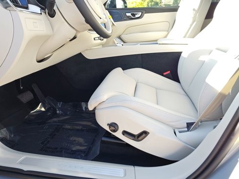 New 2026 Volvo XC60 B5 Ultra w/ Protection Package Premier image 17