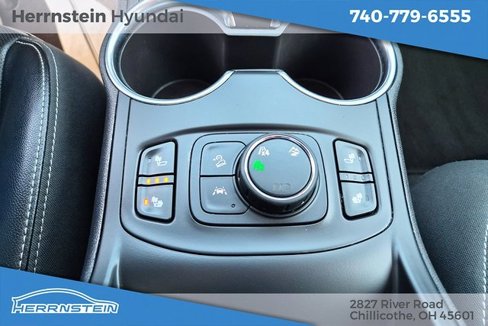 Used 2024 GMC Terrain SLT image 22