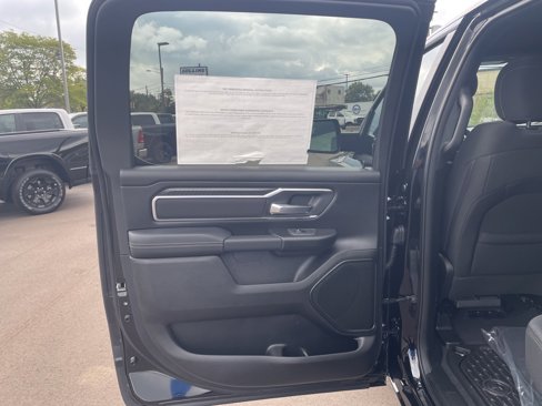 New 2026 RAM 1500 4x4 Crew Cab image 13