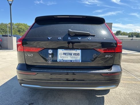 Used 2025 Volvo V60 B5 Cross Country Plus w/ Protection Package Premier image 6