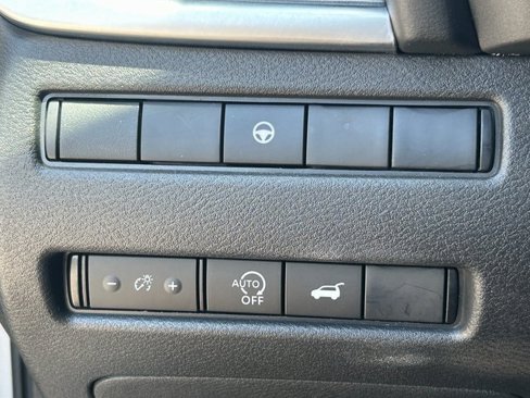 Used 2025 Nissan Rogue SV image 23