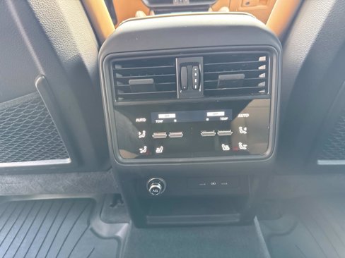 Certified 2024 Porsche Cayenne Coupe image 17