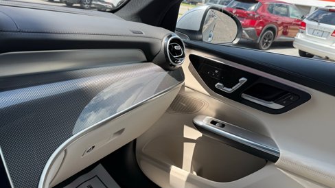 Used 2025 Mercedes-Benz GLC 350e 4MATIC image 35