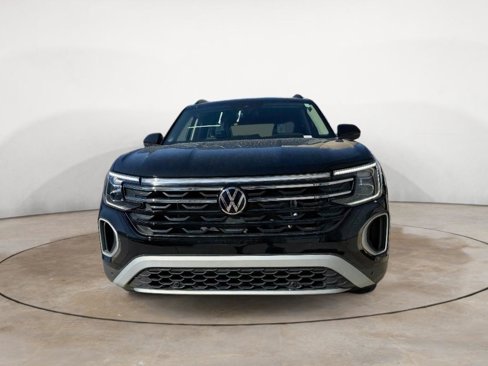 New 2025 Volkswagen Atlas Peak Edition SE image 2