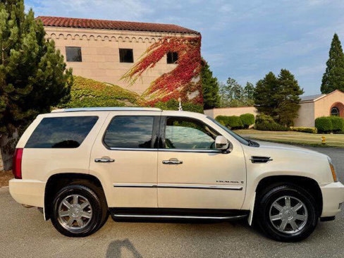 Used 2007 Cadillac Escalade AWD w/ Information Package image 5