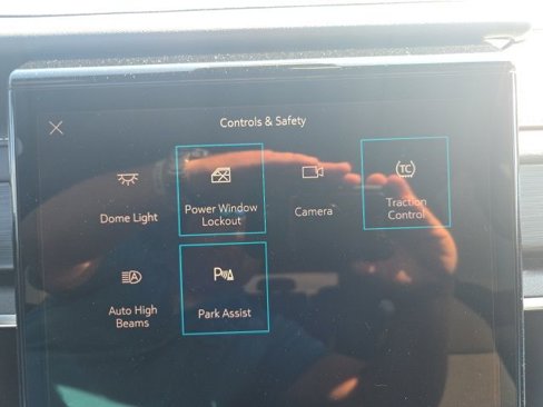 Used 2025 GMC Acadia Elevation image 29