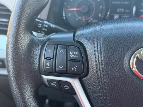 Used 2016 Toyota Sienna LE image 17