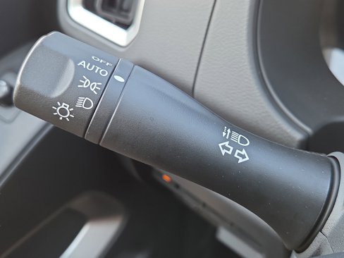 Used 2025 Nissan Frontier SV image 30