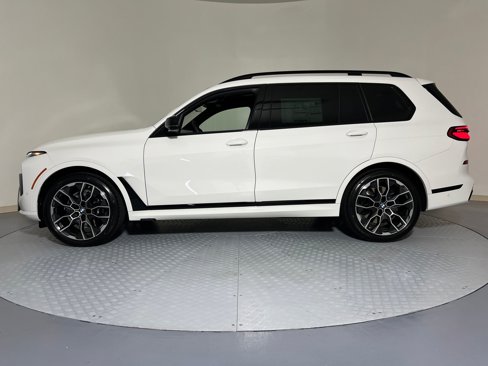 New 2026 BMW X7 M60i image 2