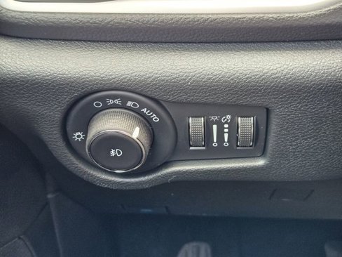 New 2025 Chrysler Pacifica Select image 18