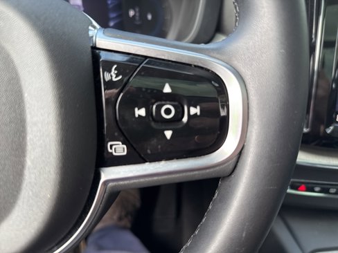 Certified 2025 Volvo XC60 B5 Plus image 10