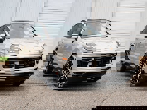 New 2025 Porsche Cayenne Coupe image 9