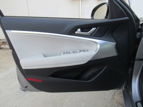 Used 2025 Genesis G70 2.5T image 11