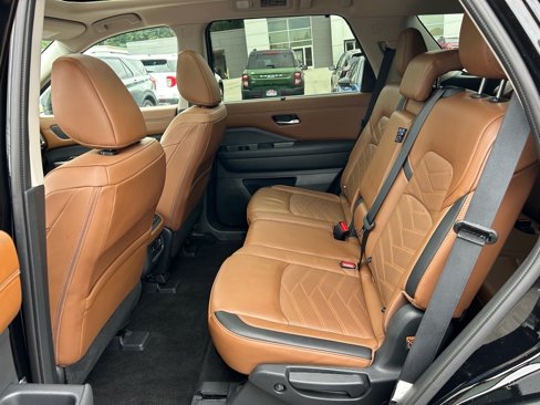 Used 2024 Nissan Pathfinder Platinum w/ Cargo Package image 44