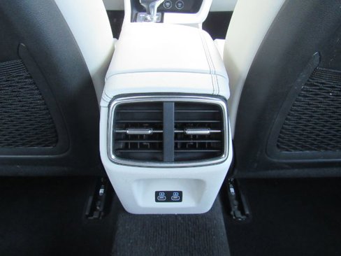 Used 2025 Genesis G70 2.5T image 26