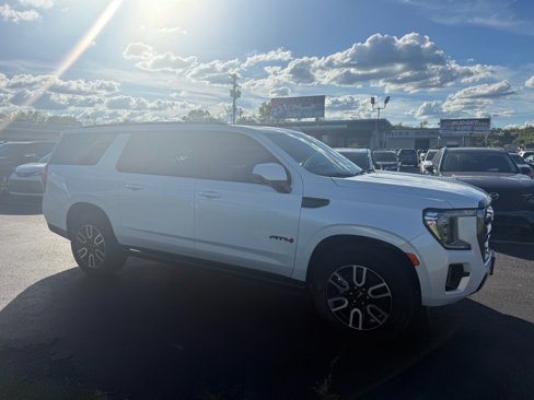 Used 2024 GMC Yukon XL AT4 w/ Technology Package image 2