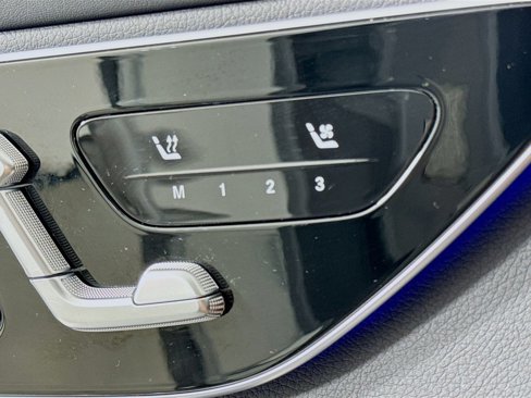 Used 2025 Mercedes-Benz GLC 300 4MATIC image 21