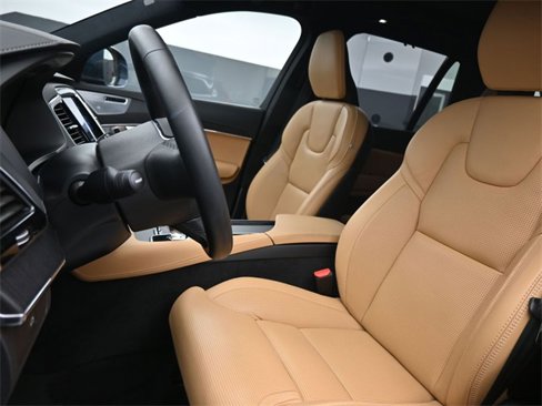Used 2024 Volvo XC90 B6 Ultimate w/ Lounge Package image 9