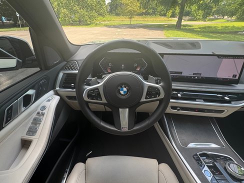 Used 2025 BMW X7 xDrive40i w/ M Sport Package image 70