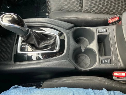 Used 2020 Nissan Rogue SV image 18
