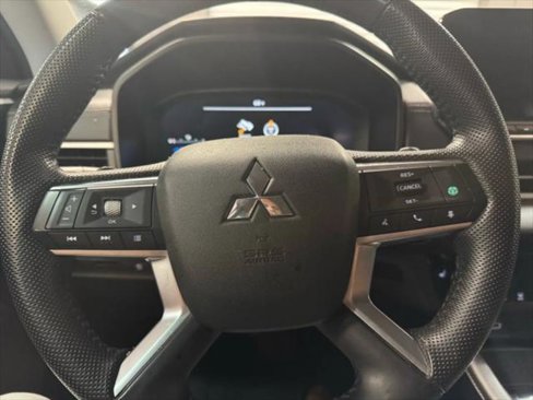 Used 2023 Mitsubishi Outlander SE image 18
