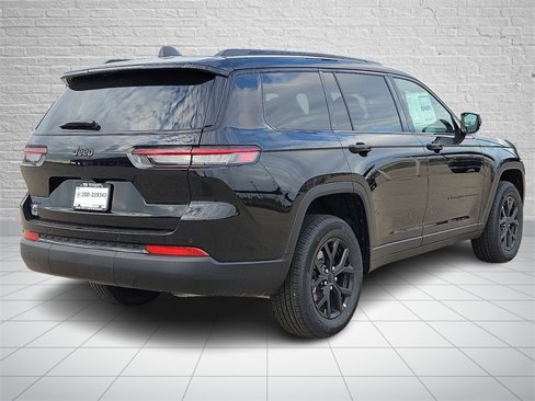 New 2025 Jeep Grand Cherokee L Laredo image 4