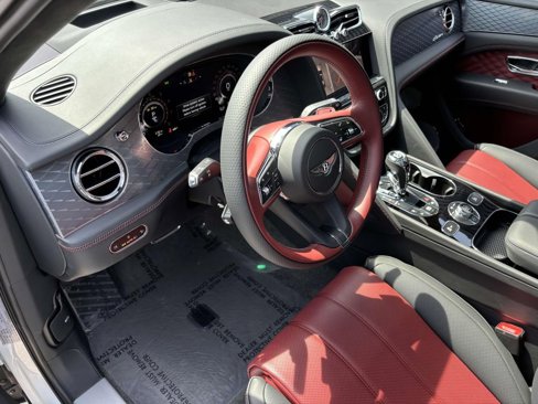 New 2025 Bentley Bentayga image 7