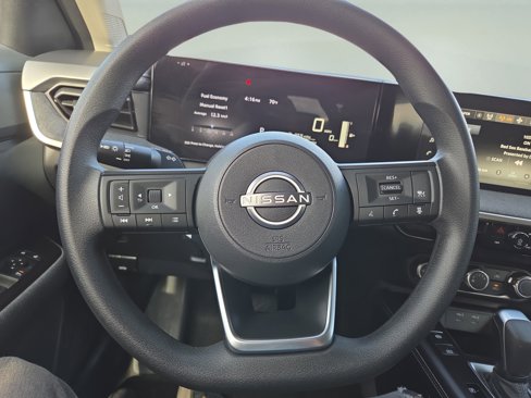 Used 2025 Nissan Kicks SV image 16