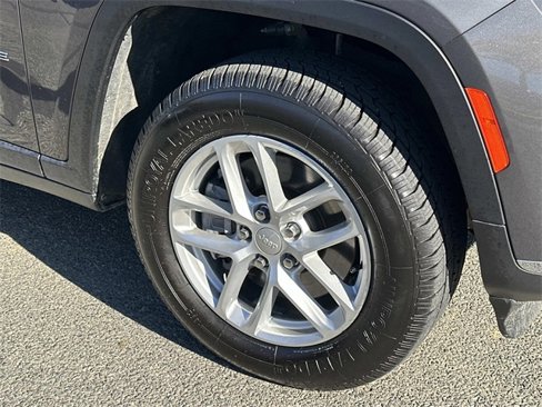 Certified 2023 Jeep Grand Cherokee L Laredo image 7