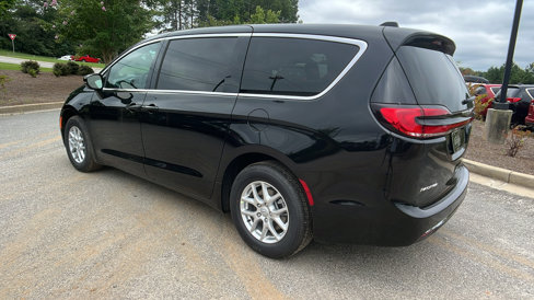 New 2026 Chrysler Pacifica Select image 10