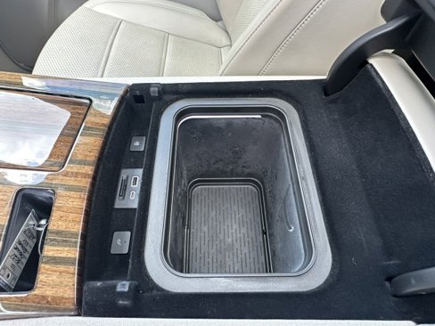 Used 2021 Cadillac Escalade ESV Premium Luxury Platinum image 31