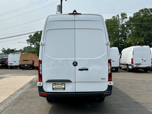 Used 2021 Mercedes-Benz Sprinter 2500 image 4