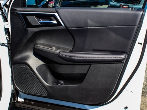 New 2025 Mitsubishi Outlander SE image 13