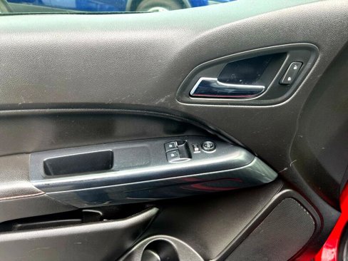 Used 2016 GMC Canyon SLE image 16