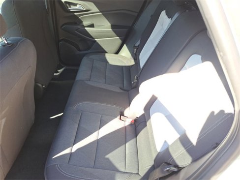 Used 2025 Chevrolet Trax RS w/ Sunroof Package image 23