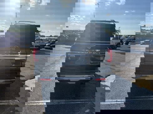 Certified 2022 Ford Expedition XLT image 5