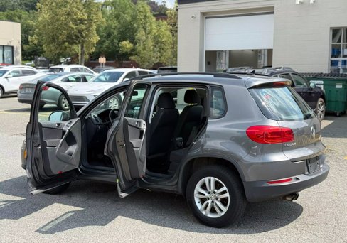 Used 2015 Volkswagen Tiguan S image 10