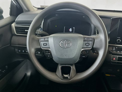 Used 2025 Toyota Camry LE image 18