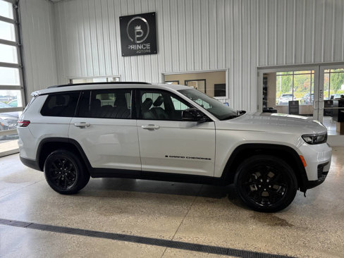 Used 2024 Jeep Grand Cherokee L Laredo image 9