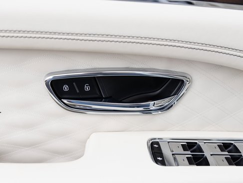 New 2025 Bentley Bentayga image 21