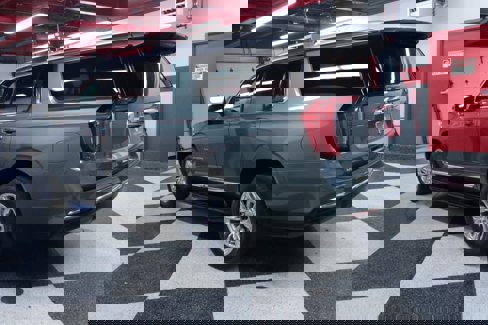 Used 2023 GMC Yukon XL SLT w/ SLT Premium Package image 6